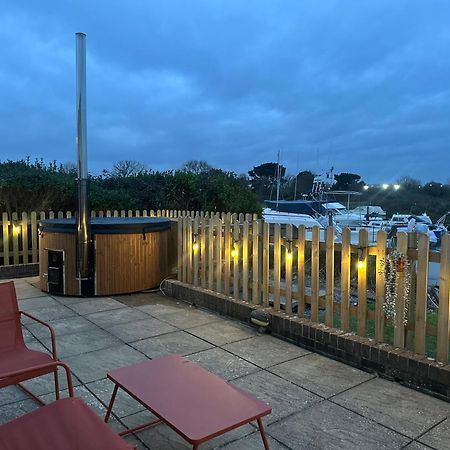 Hot Tub With A View - Christchurch Harbour Экстерьер фото