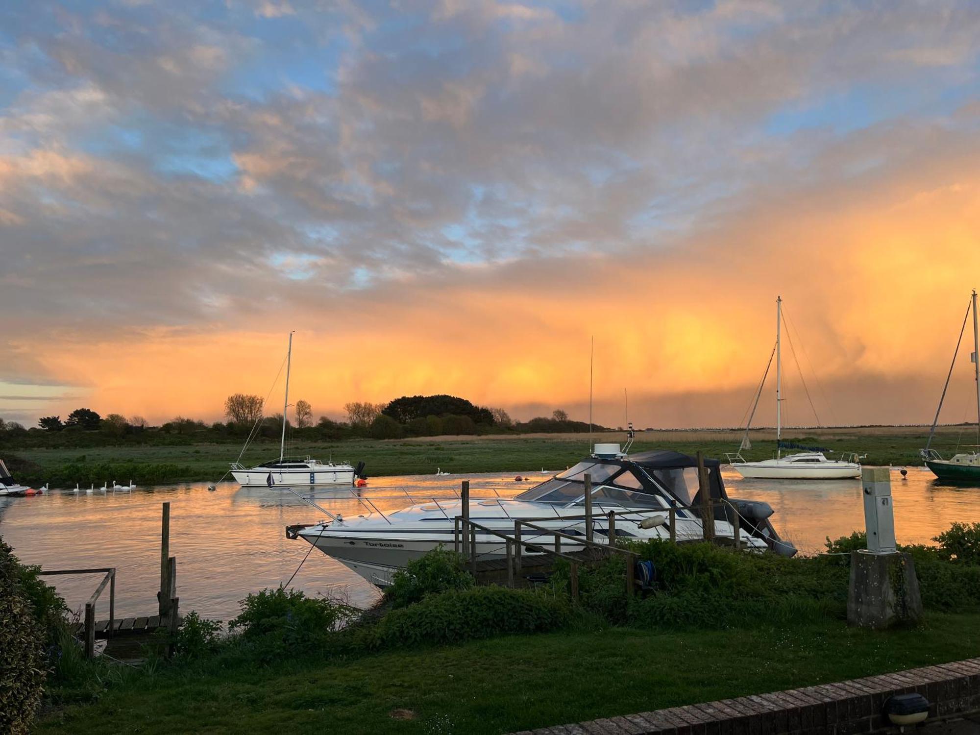 Hot Tub With A View - Christchurch Harbour Экстерьер фото