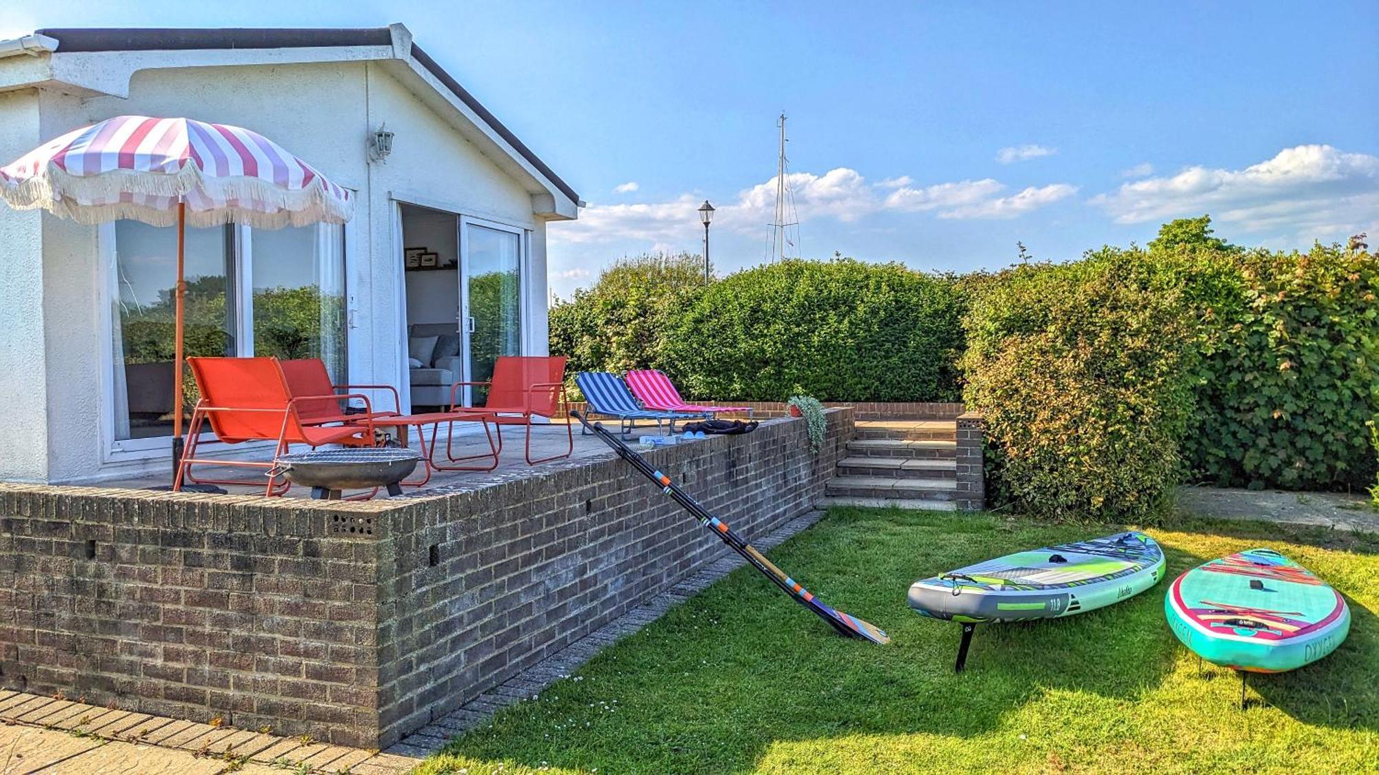 Hot Tub With A View - Christchurch Harbour Экстерьер фото
