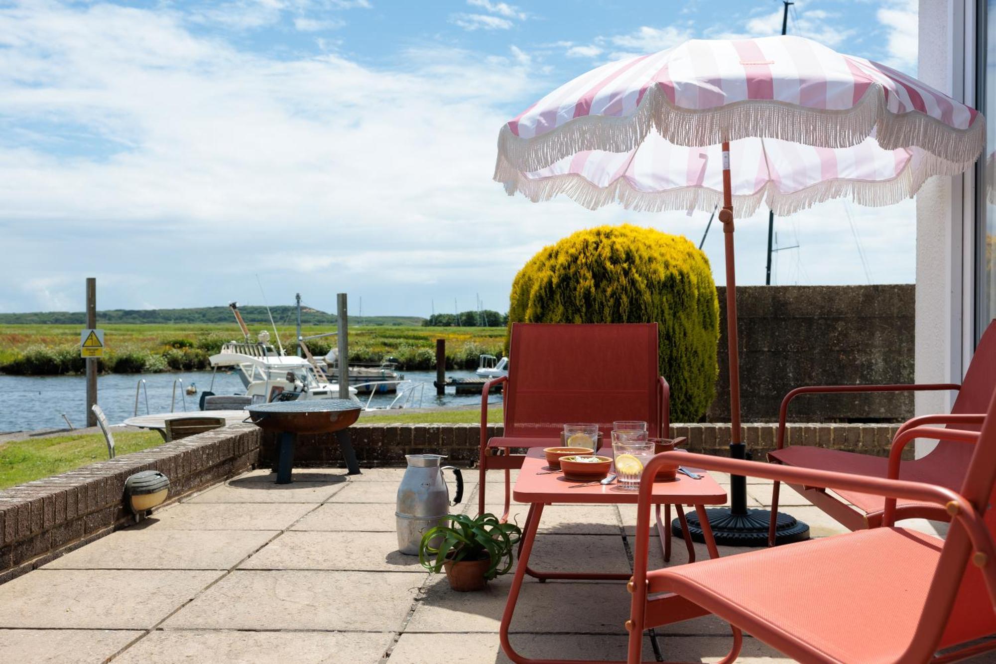 Hot Tub With A View - Christchurch Harbour Экстерьер фото
