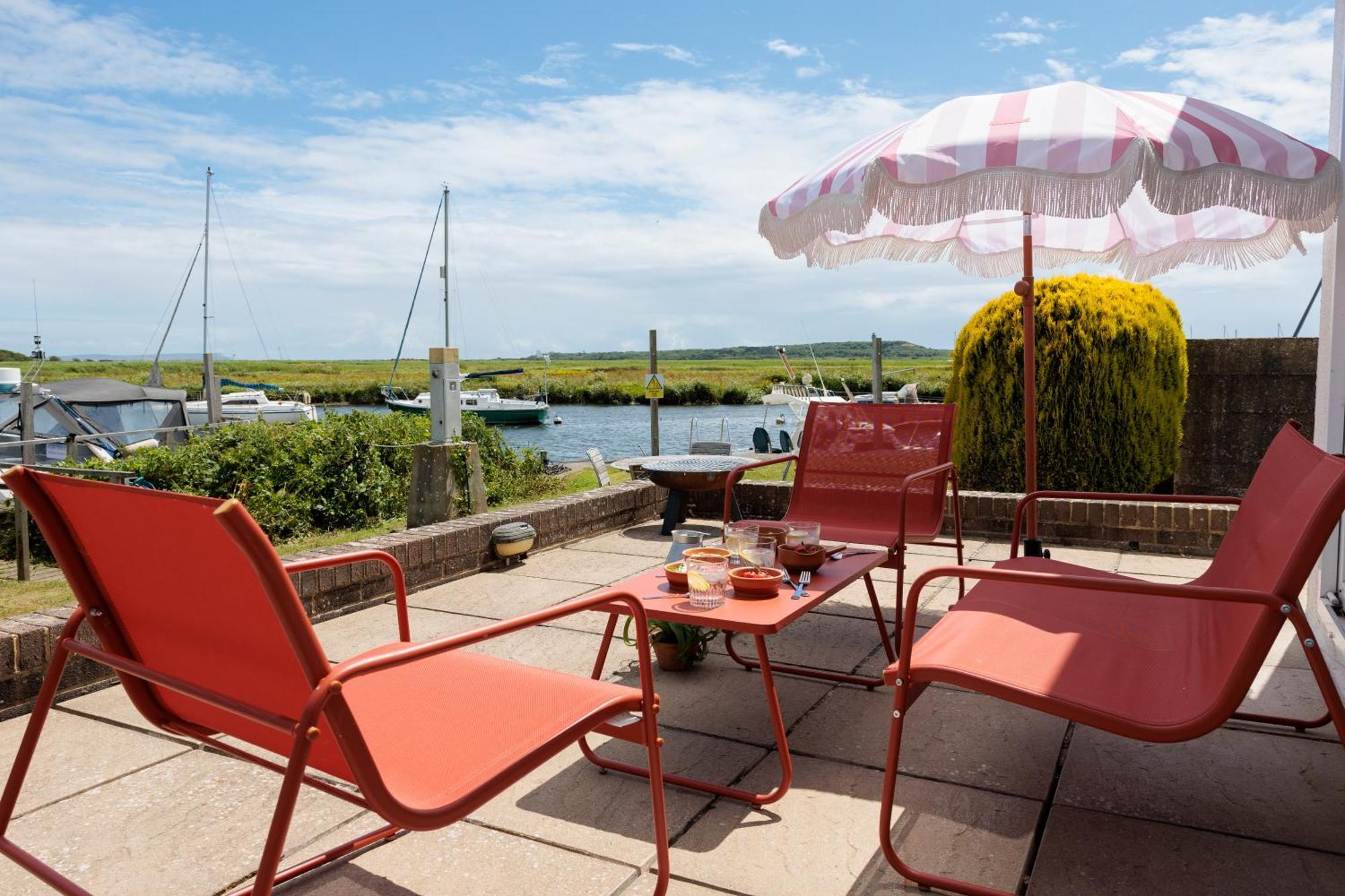 Hot Tub With A View - Christchurch Harbour Экстерьер фото