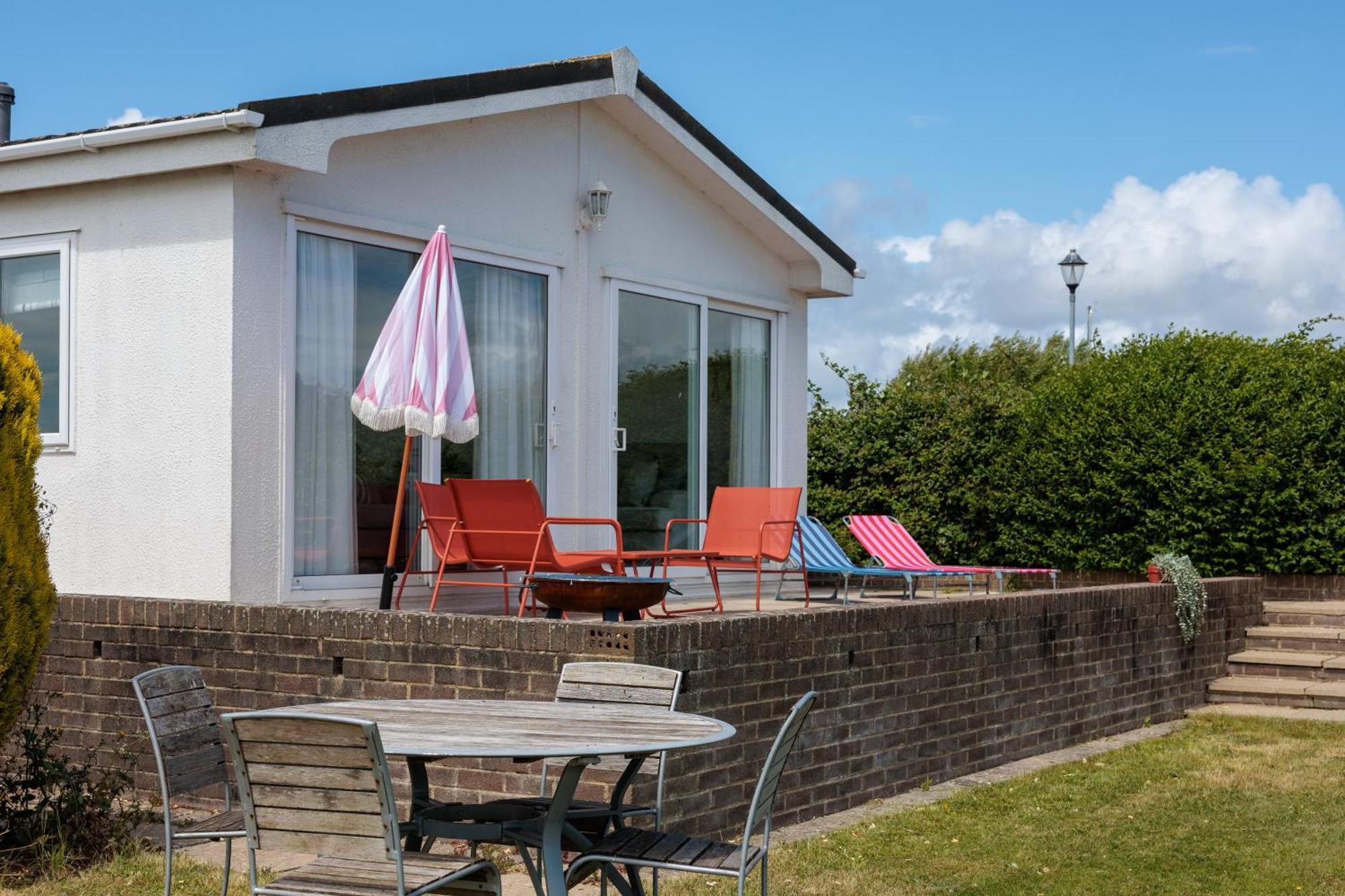 Hot Tub With A View - Christchurch Harbour Экстерьер фото