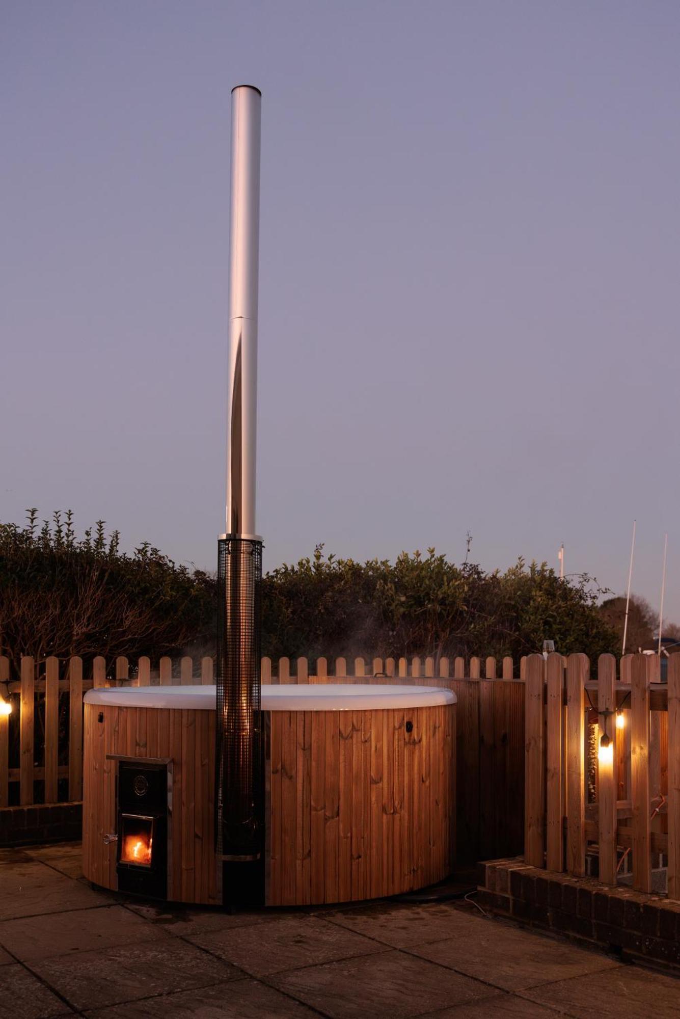Hot Tub With A View - Christchurch Harbour Экстерьер фото